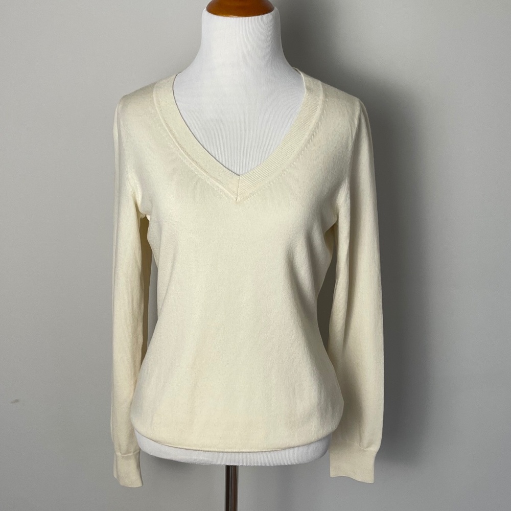 EUC Banana Republic Cream Extra Fine Merino V-Neck Sweater